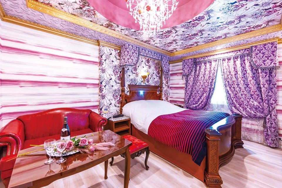 Hotel Shiro No Kyuden Love hotel in Osaka Prefecture