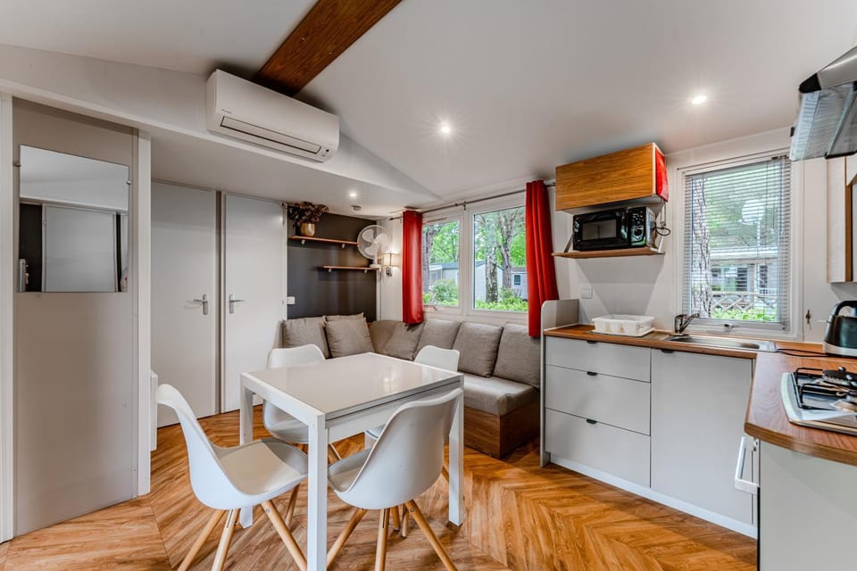 Property building, Kitchen or kitchenette, Living room