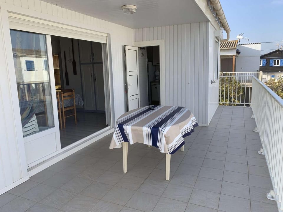 AIG 48 – Chalet climatisé – Gruissan – 6 personnes Chalet in Gruissan