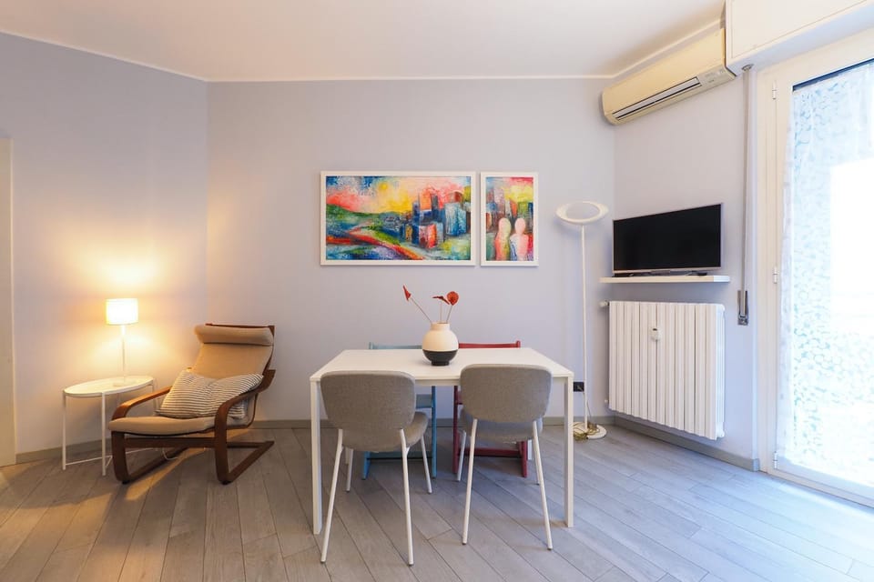 Living room, Seating area, Dining area, internet, air conditioner