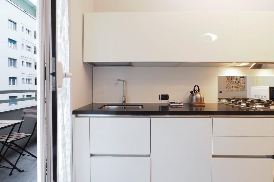Kitchen or kitchenette, Dining area, stove