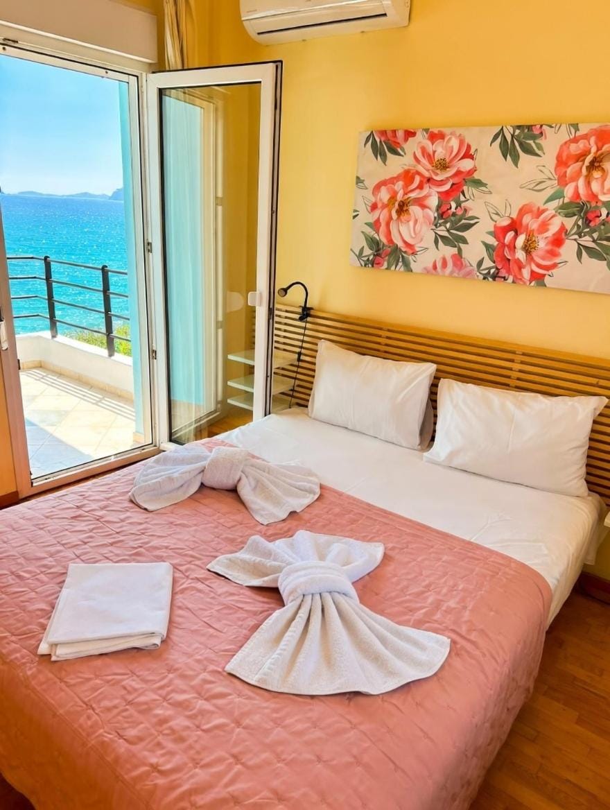Bed, View (from property/room), Balcony/Terrace, Bedroom, Sea view