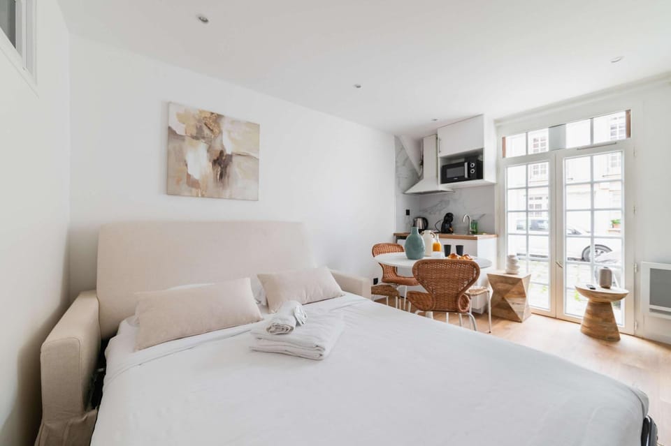 Appartement Les Lilas Proche Paris Confort Calme Apartment in Paris