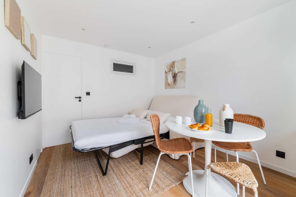 Appartement Les Lilas Proche Paris Confort Calme Apartment in Paris