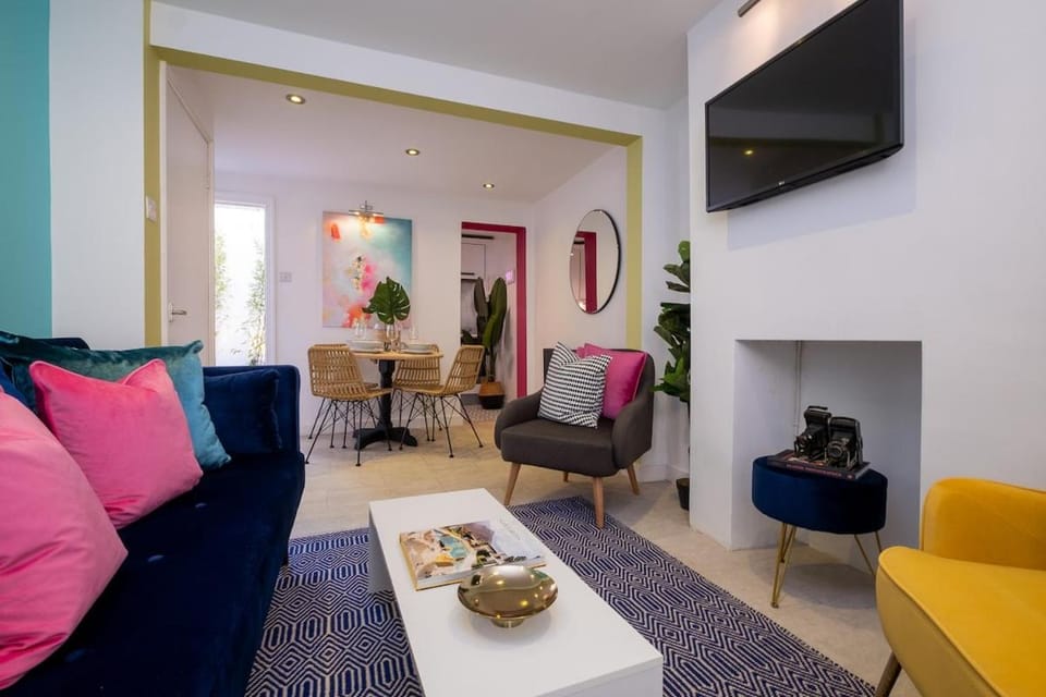 Lovely beach house with spiral stairs & terrace House in Brighton