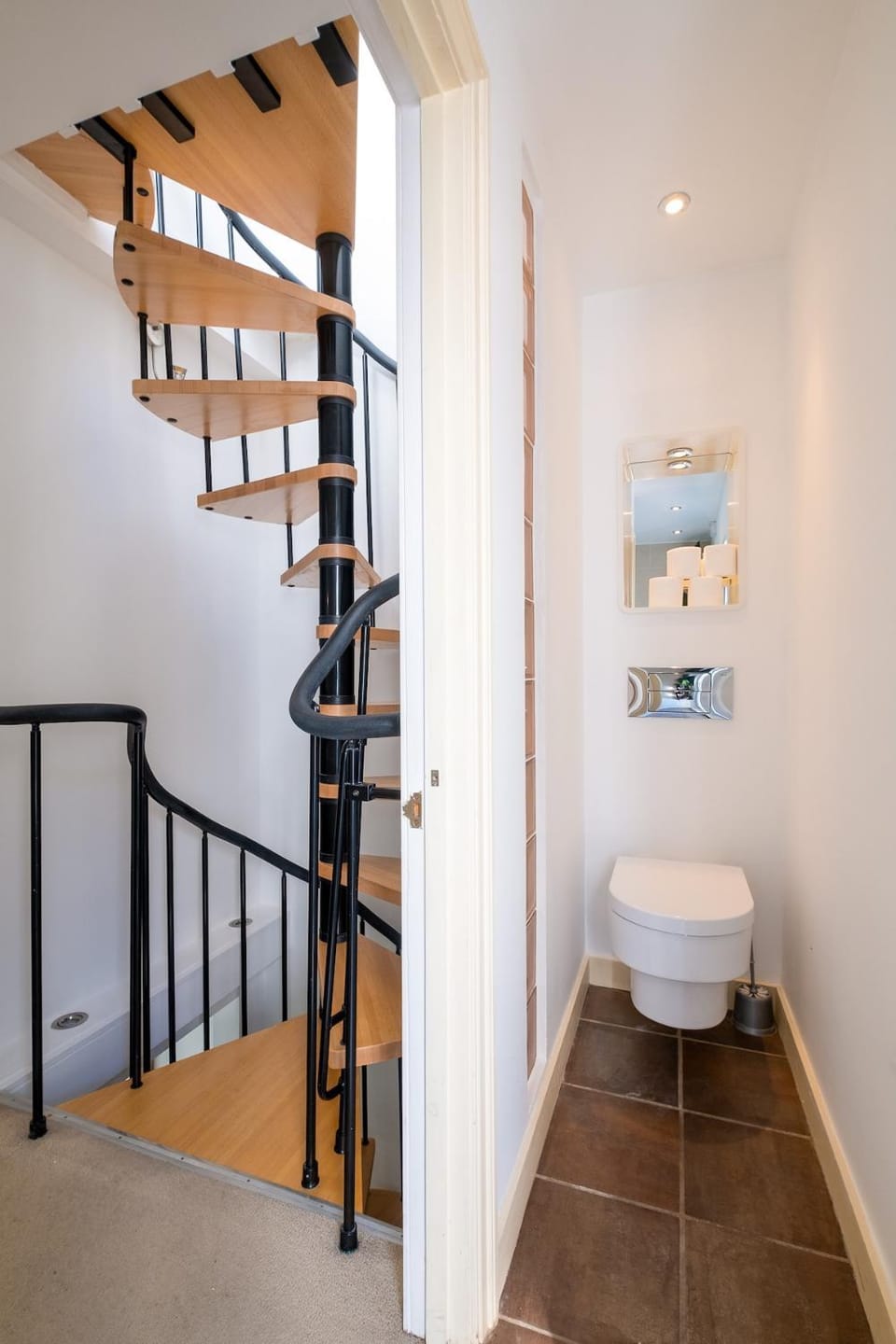Lovely beach house with spiral stairs & terrace House in Brighton