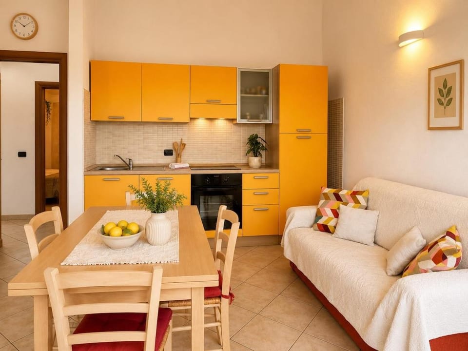 Kitchen or kitchenette, Seating area, Bedroom, stove