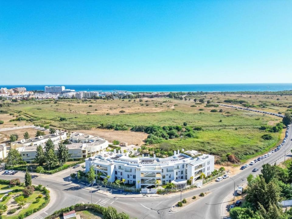 Lakes24 Infinity - 2 Bedrooms Apt Apartment in Quarteira