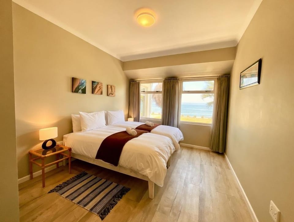 Bed, Bedroom, Sea view