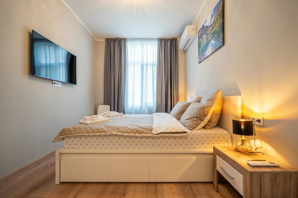 Comfy room with TOP Location Apartment in Sofia