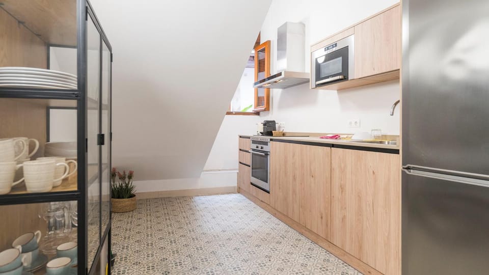 Kitchen or kitchenette, microwave, oven