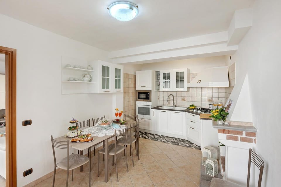 Property building, Kitchen or kitchenette, Living room