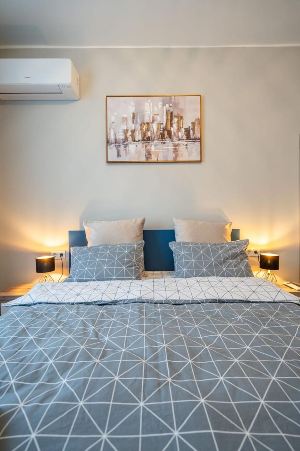 Luxurious and Comfy room with TOP Location Apartment in Sofia