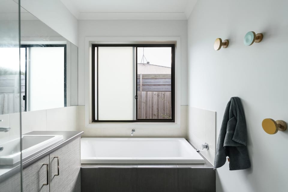 Seaside Groove, Coastal Stay in the Heart of Ocean Grove House in Ocean Grove