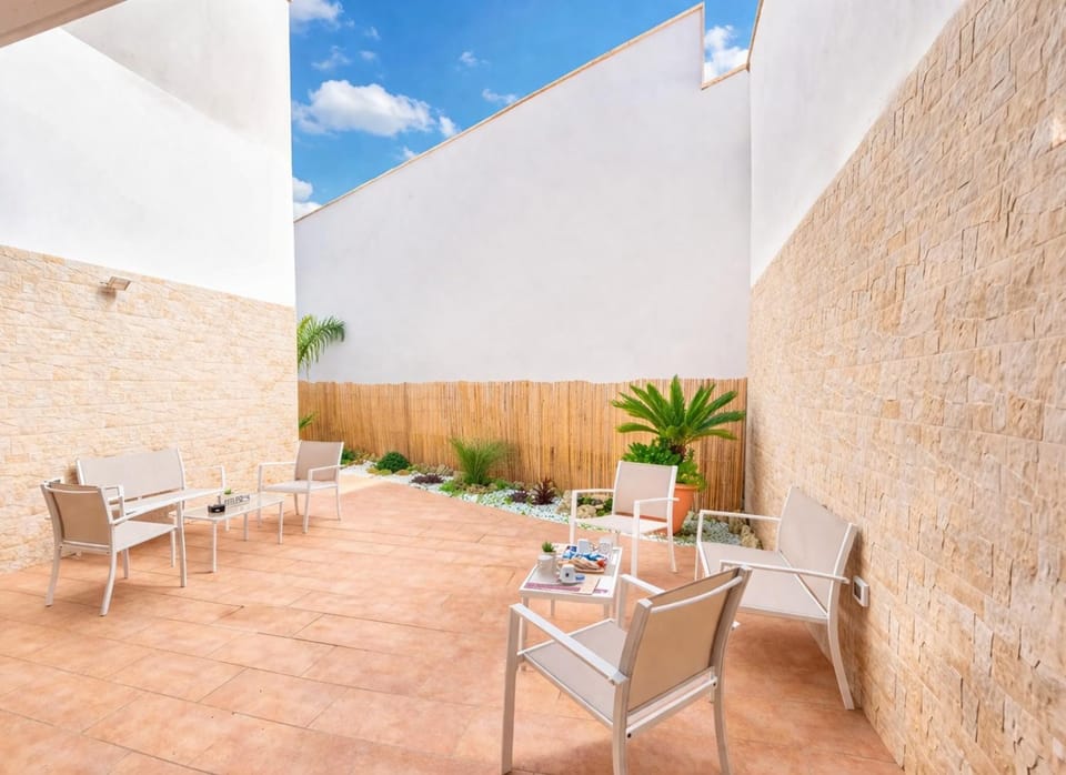 Property building, Balcony/Terrace, Living room