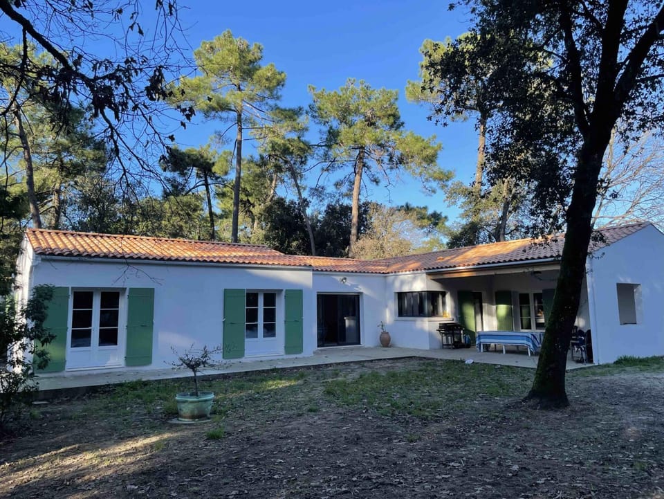 Property building, Day, Garden, Garden view