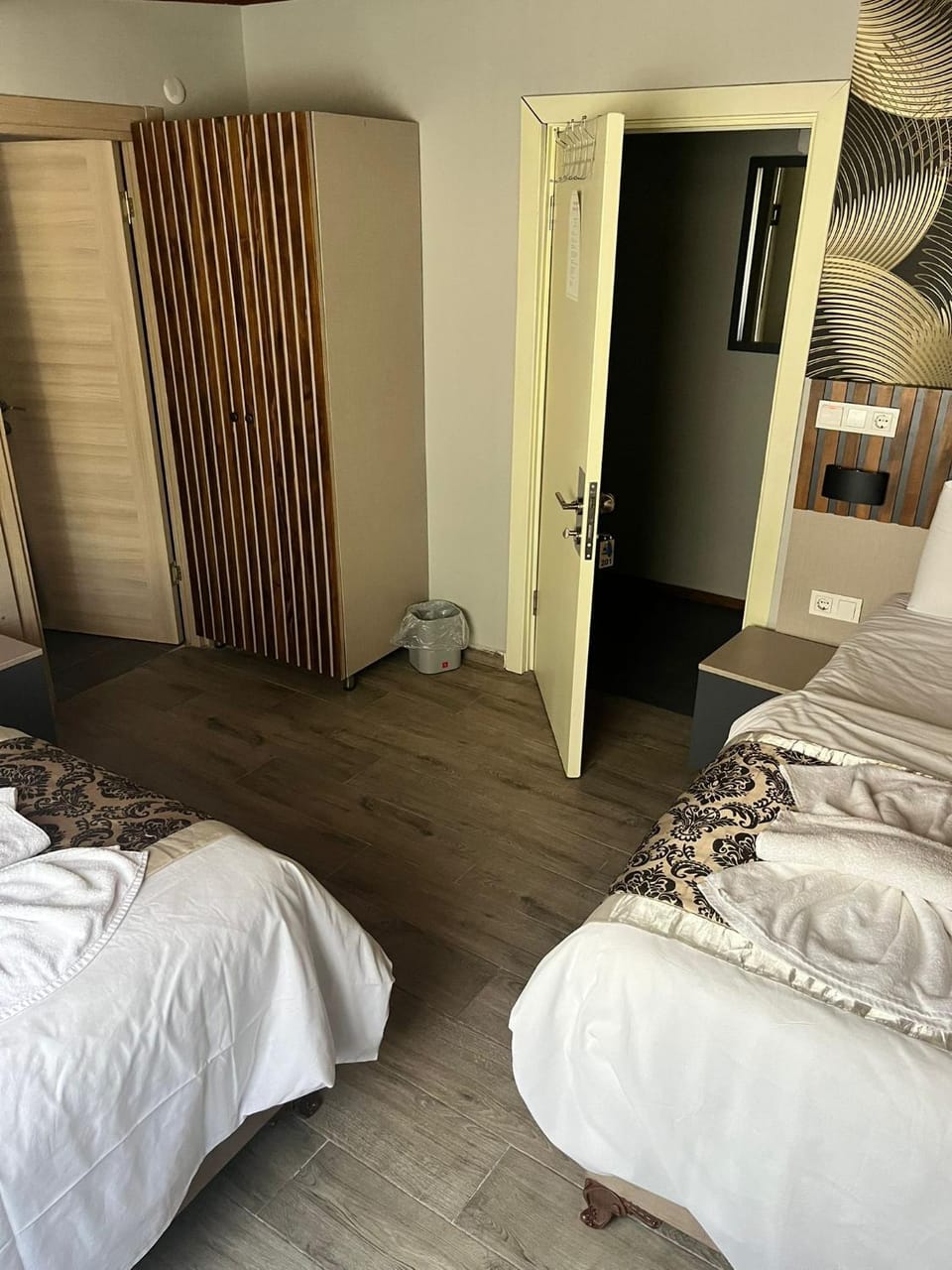 Bed, Photo of the whole room, towels, wardrobe