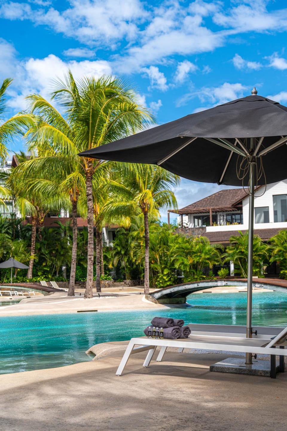 Garden view, Pool view, Swimming pool, sunbed