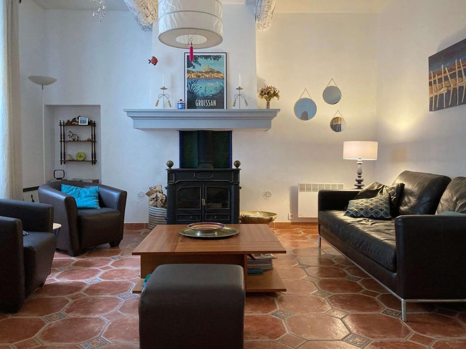 AIG 63 – Grande maison de village avec Wi-Fi – Gruissan – 13 personnes Villa in Gruissan