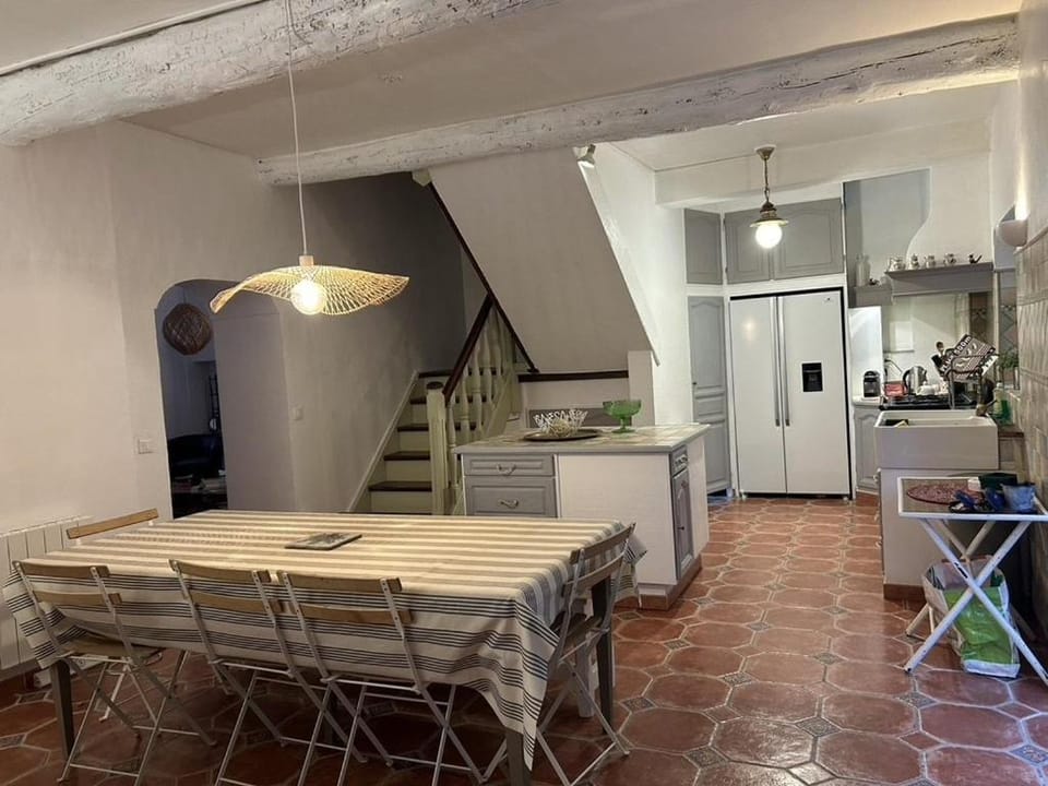 AIG 63 – Grande maison de village avec Wi-Fi – Gruissan – 13 personnes Villa in Gruissan