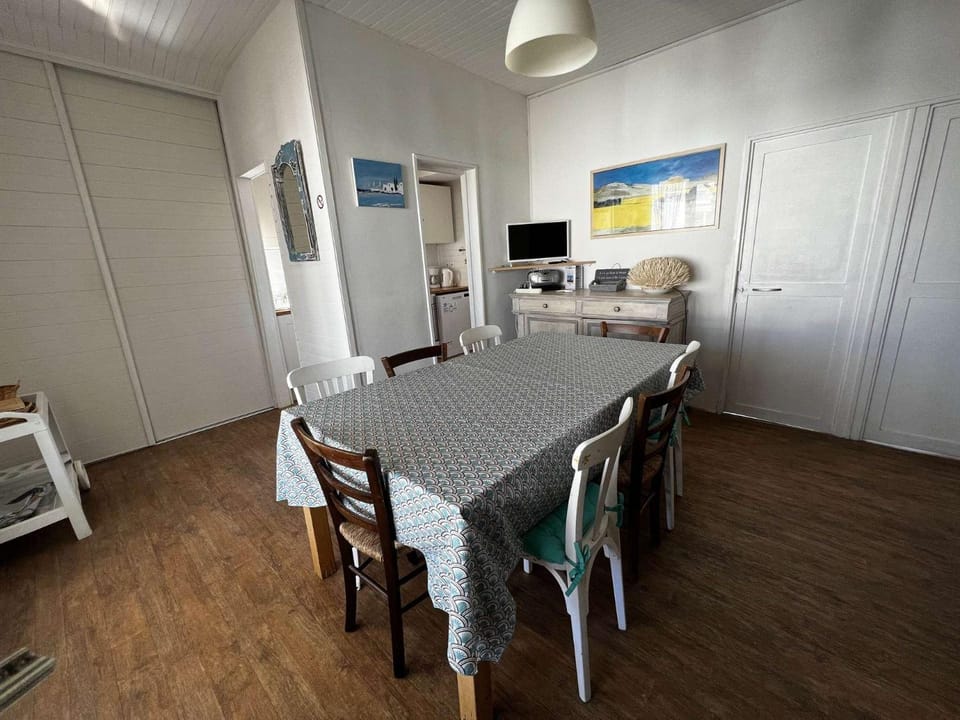 AIG 68 – Chalet en rangée 7 – Gruissan – 9 personnes Chalet in Gruissan