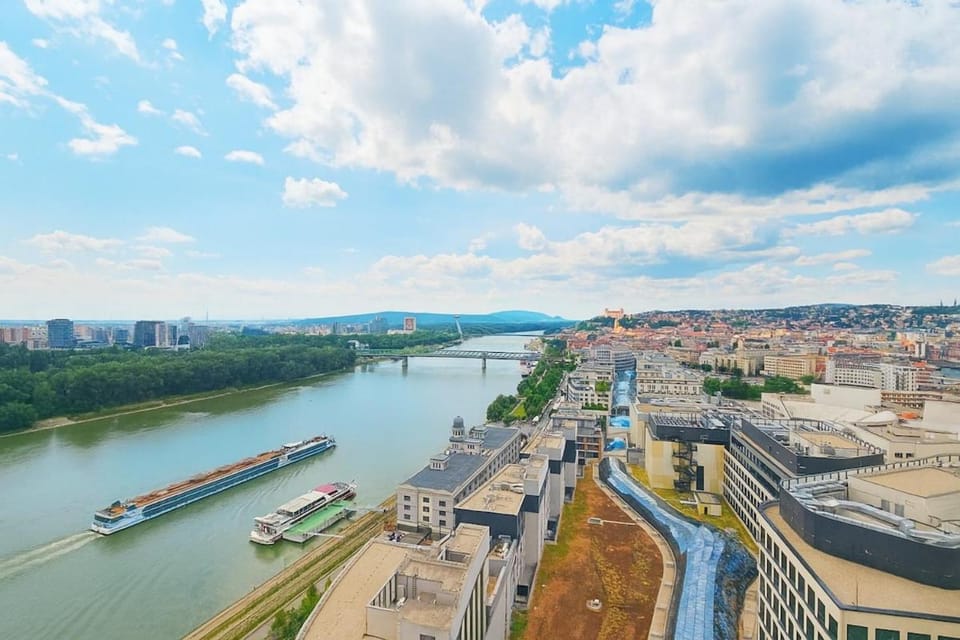 20th Floor Luxury - River & Castle View Apartment in Bratislava