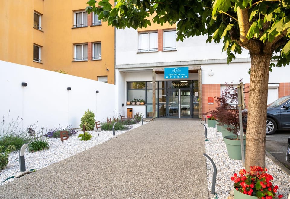 Property building, Facade/entrance