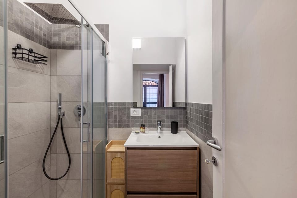 Shower, Bathroom, towels