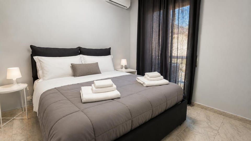Bed, Photo of the whole room, Bedroom, towels, air conditioner