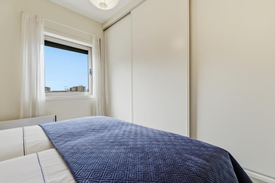 Decorative detail, Bedroom, City view