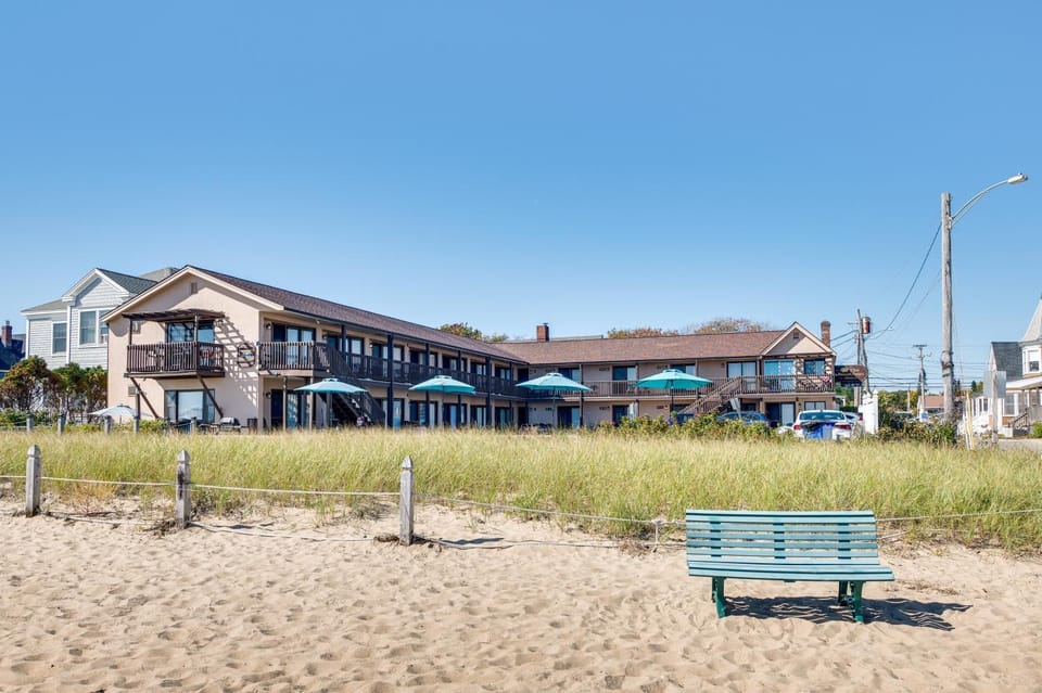 Steps to Sandy Beach! Oceanfront Old Orchard Gem Apartment in Old Orchard Beach