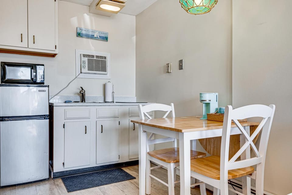 Steps to Sandy Beach! Oceanfront Old Orchard Gem Apartment in Old Orchard Beach