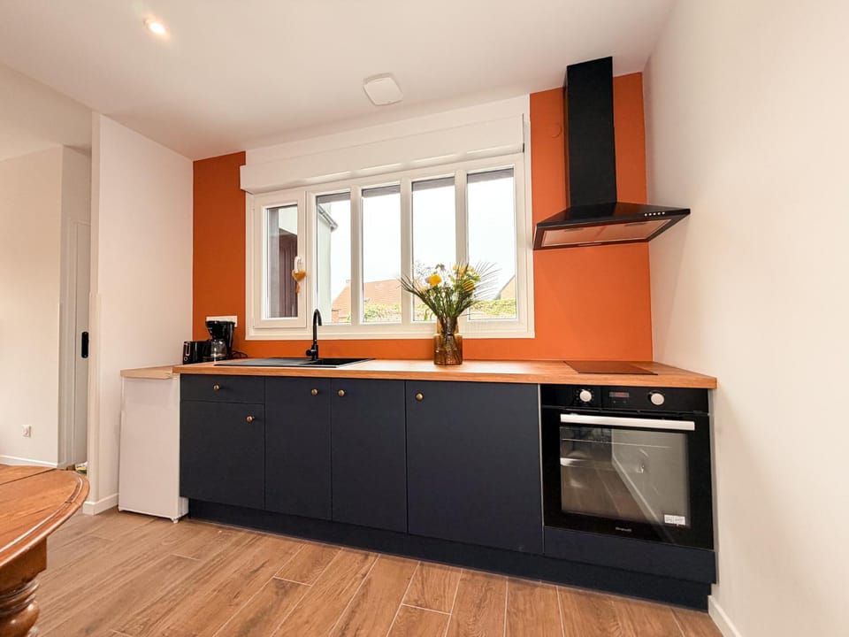 Kitchen or kitchenette, oven, stove