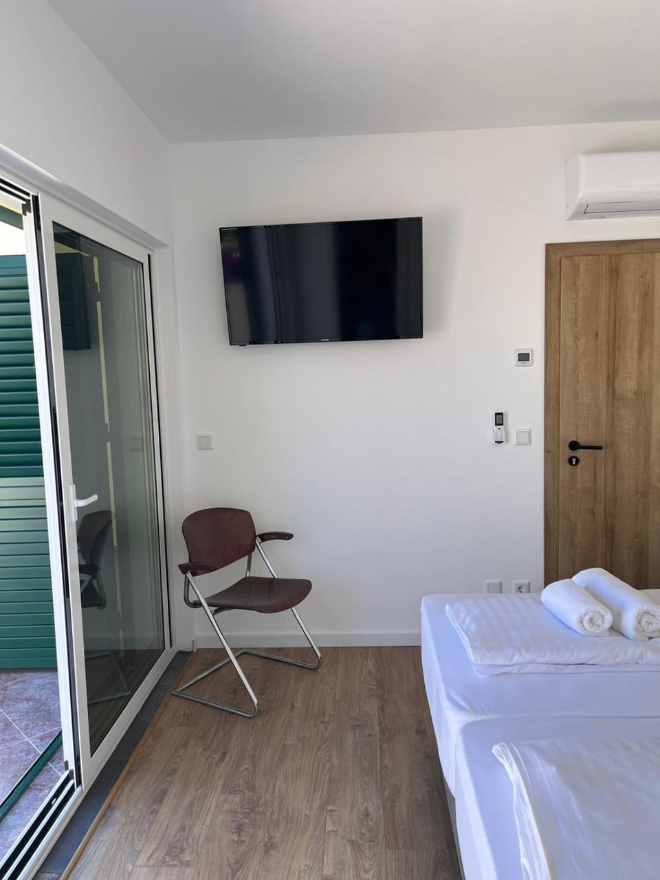 TV and multimedia, air conditioner