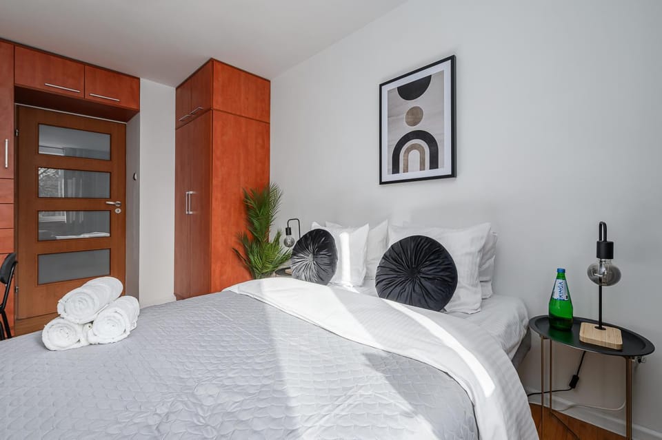 Bed, Bedroom, towels, wardrobe