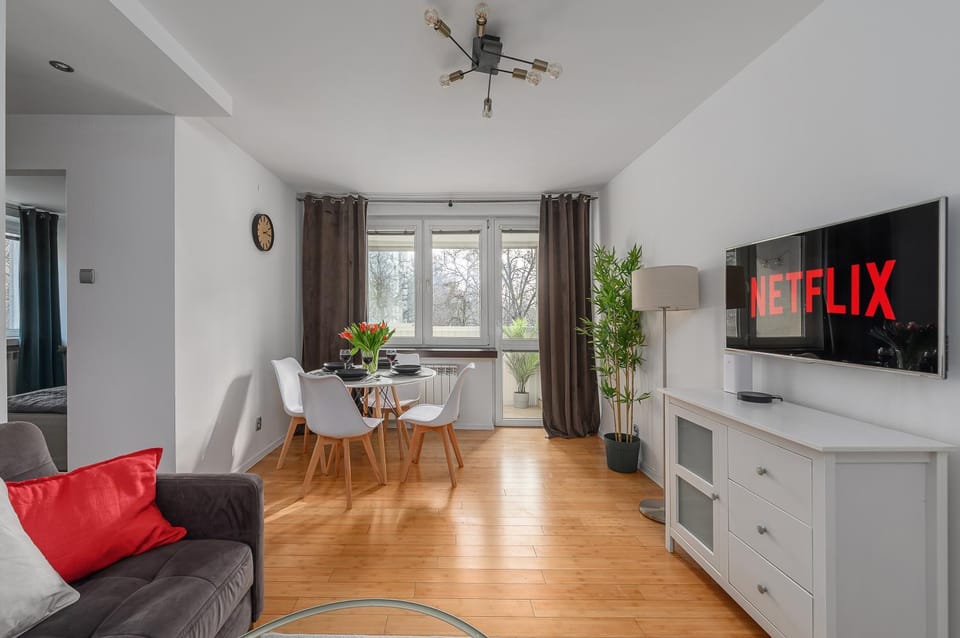 Communal lounge/ TV room, TV and multimedia, Living room, Seating area, Dining area, Evening entertainment