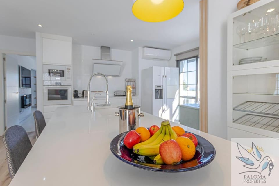 Wonderful villa with heated pool Apartment in Benalmadena