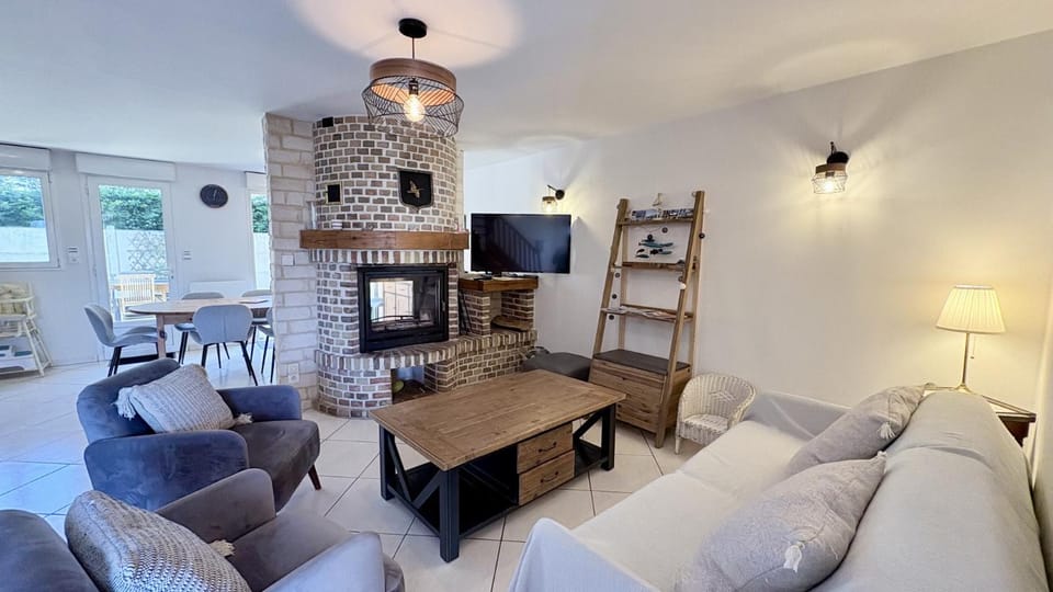 Le Vieux canal House in Le Crotoy