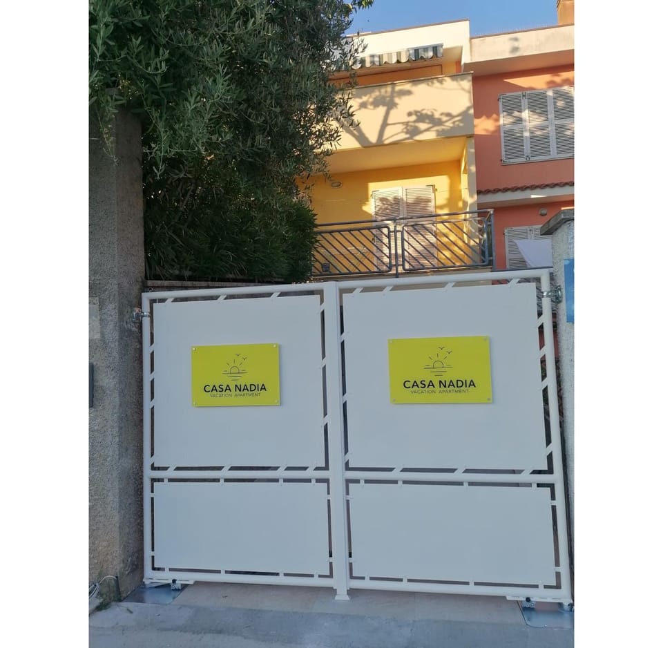 Property building, Day, Property logo or sign, Logo/Certificate/Sign, Text overlay, Street view, Certificate/Award