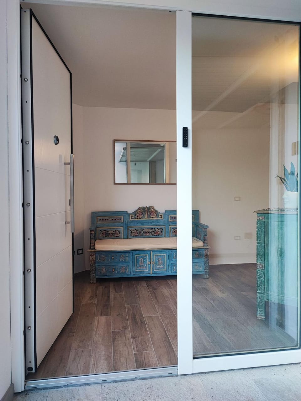 Facade/entrance, Bed, Living room, Photo of the whole room, Seating area, Bedroom