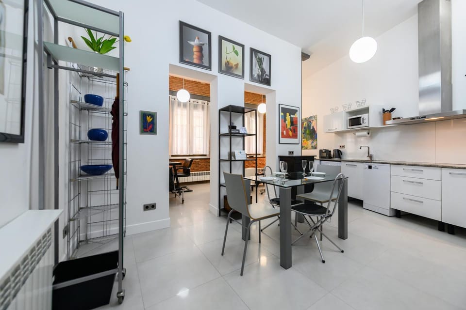 SIL6BI - Amplio y moderno piso de 1 dormitorio en el Centro de Madrid - Alquiler temporal Apartment in Centro