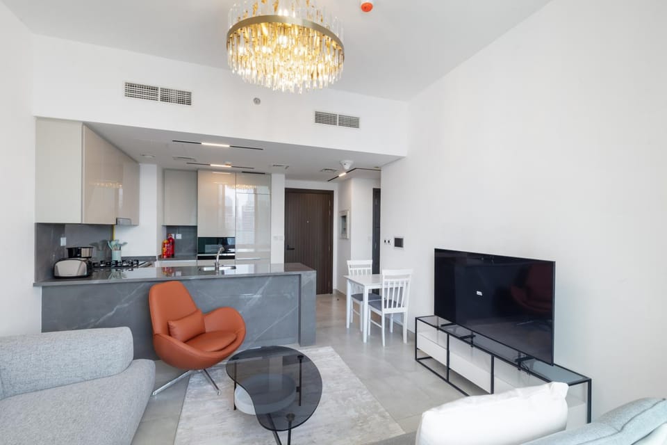 TV and multimedia, Kitchen or kitchenette, Living room, Seating area, Dining area