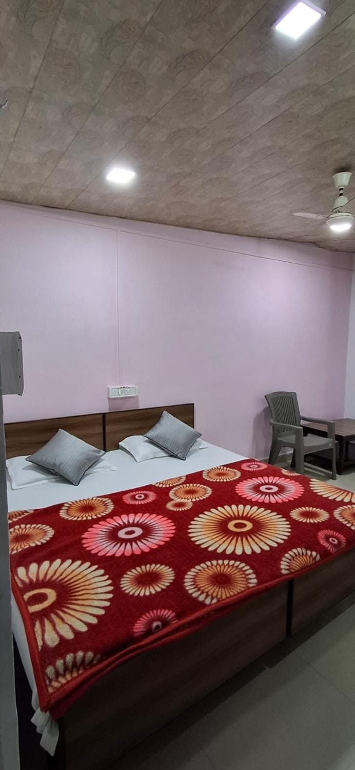 Rose Cottage - On Nakki Lake Bed and Breakfast in Gujarat