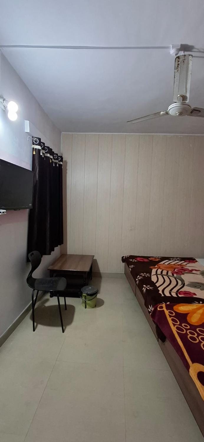 Rose Cottage - On Nakki Lake Bed and Breakfast in Gujarat
