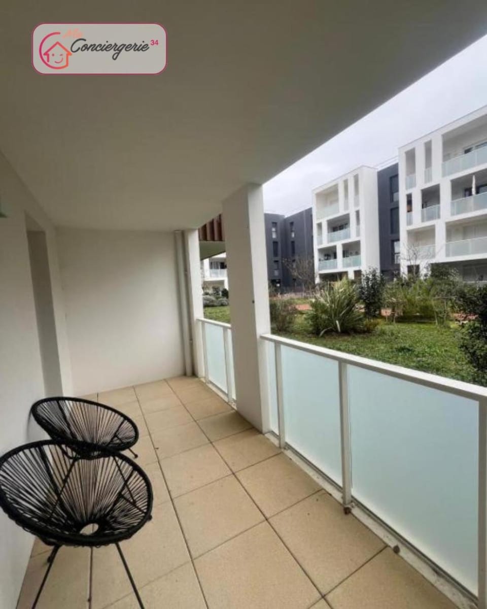 Property building, View (from property/room), Balcony/Terrace