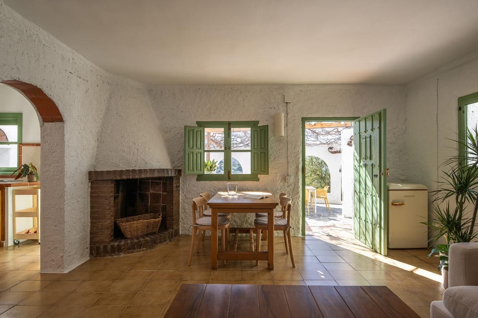 Seating area, Dining area