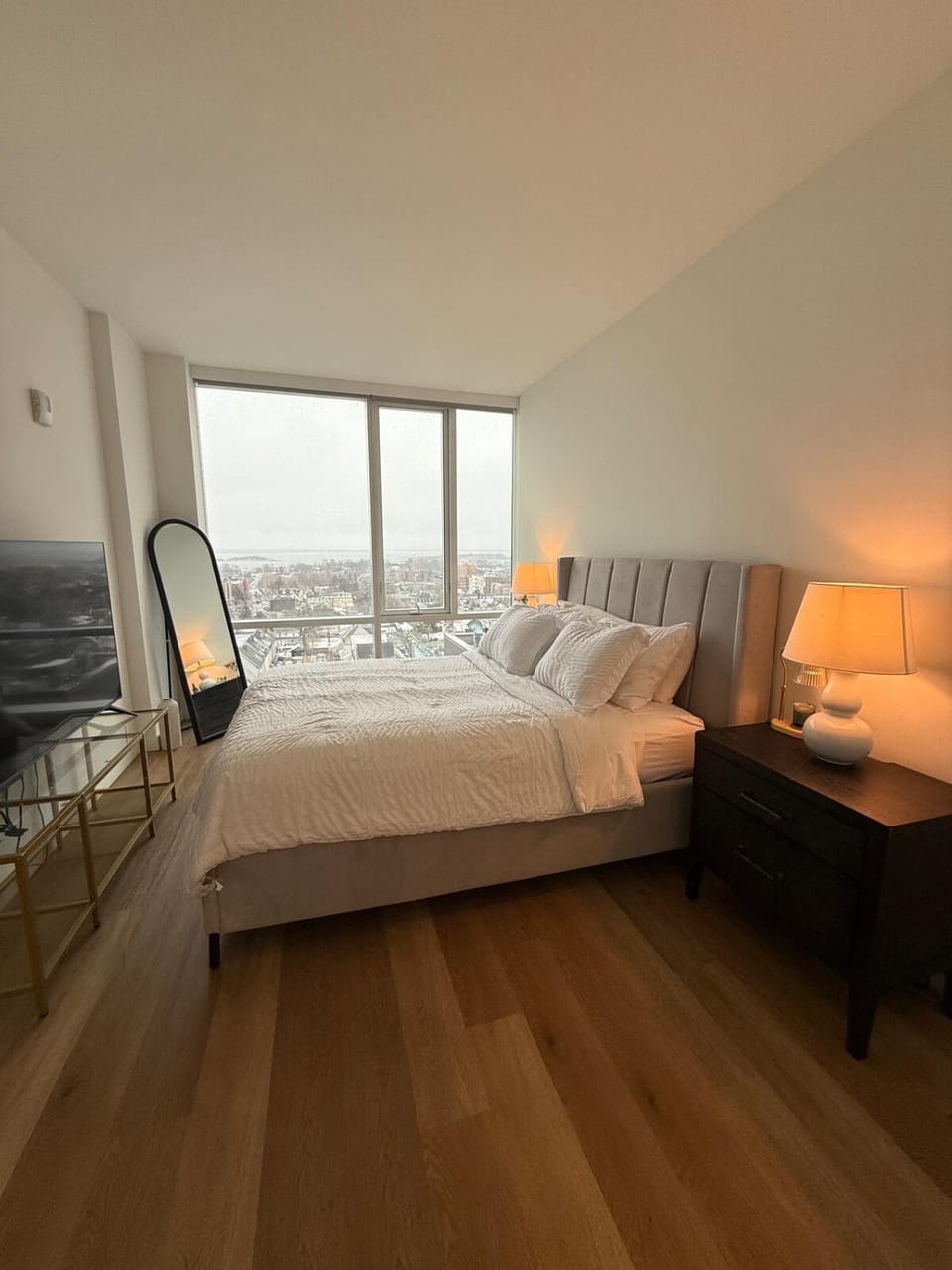 Luxury 1BR w Stunning Floor-to-Ceiling Water Views Apartment in New Rochelle
