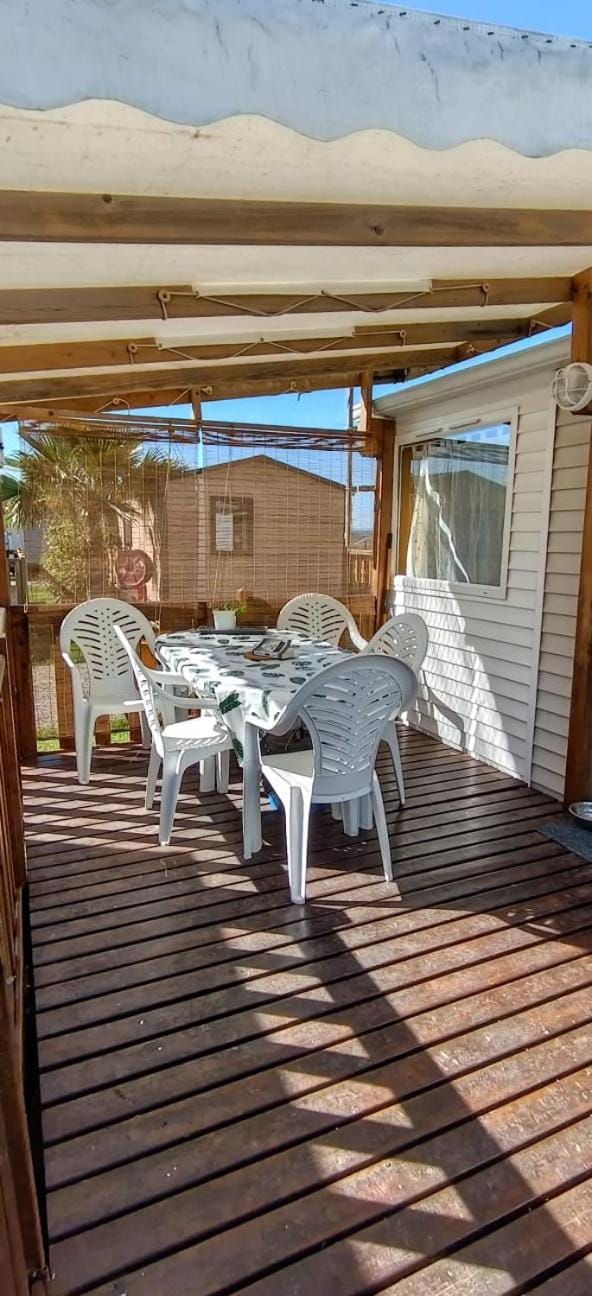 Mobil Home 4 personnes tout confort Juillet & Août Bord étang de Thau Marseillan Campground/ 
RV Resort in Marseillan