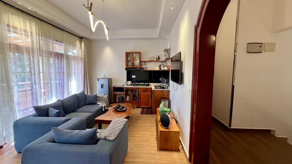 TV and multimedia, Kitchen or kitchenette, Living room, Seating area, Dining area