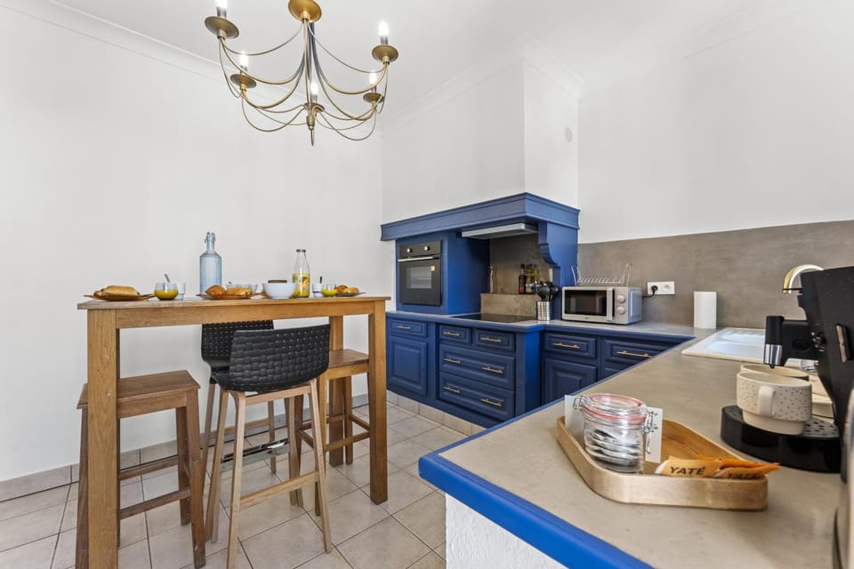 Coffee/tea facilities, Kitchen or kitchenette, Dining area, toaster